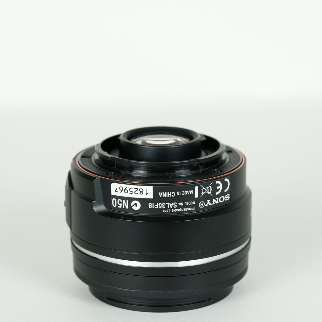 SONY DT 35mm F1.8 SAM SAL35F18