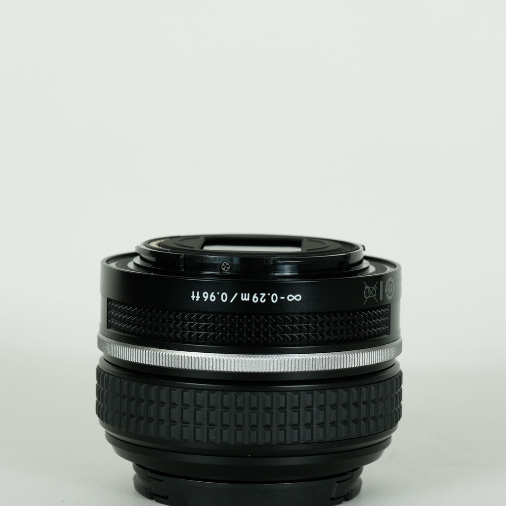 Nikon NIKKOR Z 40mm f/2 Nikon NIKKOR Z 40mm f/2