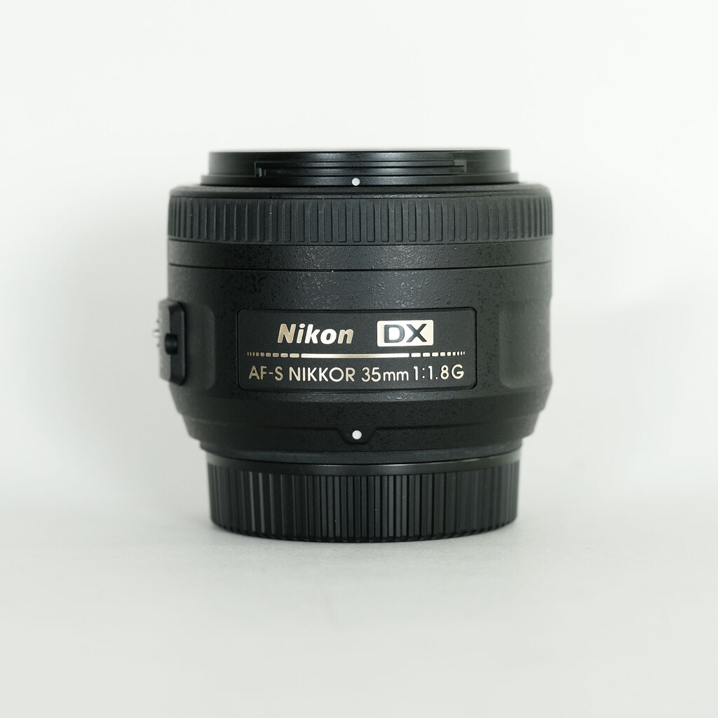 Nikon AF-S DX NIKKOR 35mm f/1.8G Nikon AF-S DX NIKKOR 35mm f/1.8G