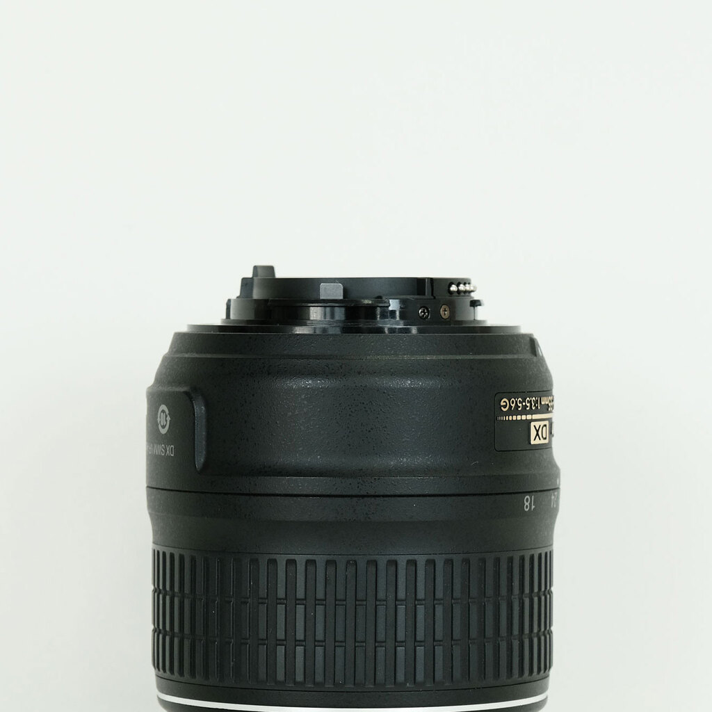 Nikon AF-S DX NIKKOR 18-55mm F3.5-5.6 G VR Nikon AF-S DX NIKKOR 18-55mm F3.5-5.6 G VR