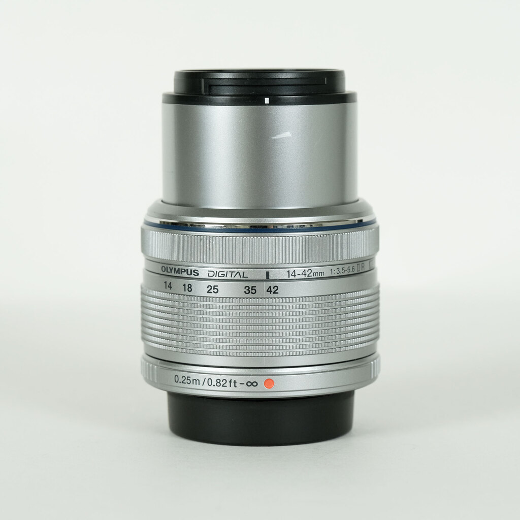 OLYMPUS M.ZUIKO DIGITAL 14-42mm F3.5-5.6IIR シルバーの出品