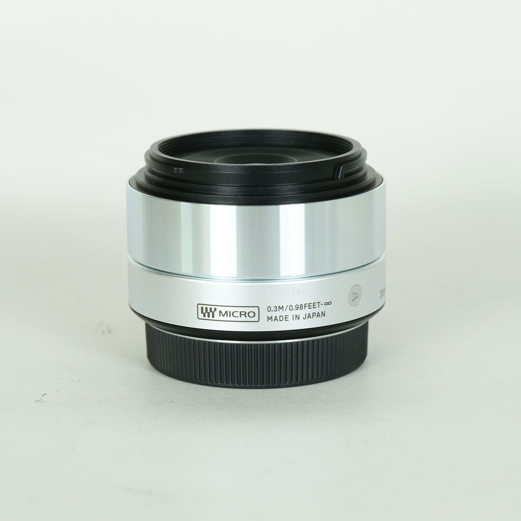SIGMA A 30mm F2.8 DN (マイクロフォーサーズ用)シルバー SIGMA A 30mm F2.8 DN (マイクロフォーサーズ用)シルバー