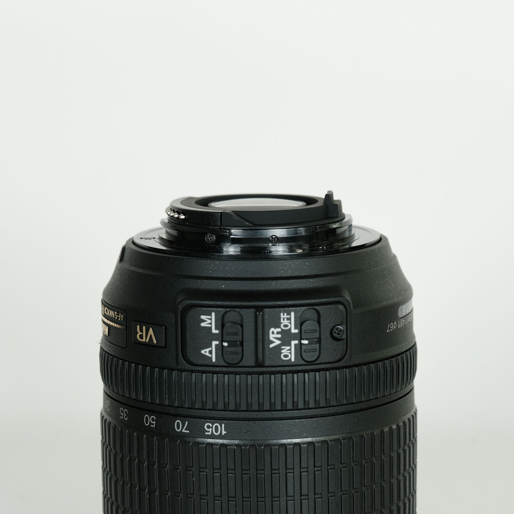 Nikon AF-S DX NIKKOR 18-105mm F3.5-5.6G ED VR Nikon AF-S DX NIKKOR 18-105mm F3.5-5.6G ED VR