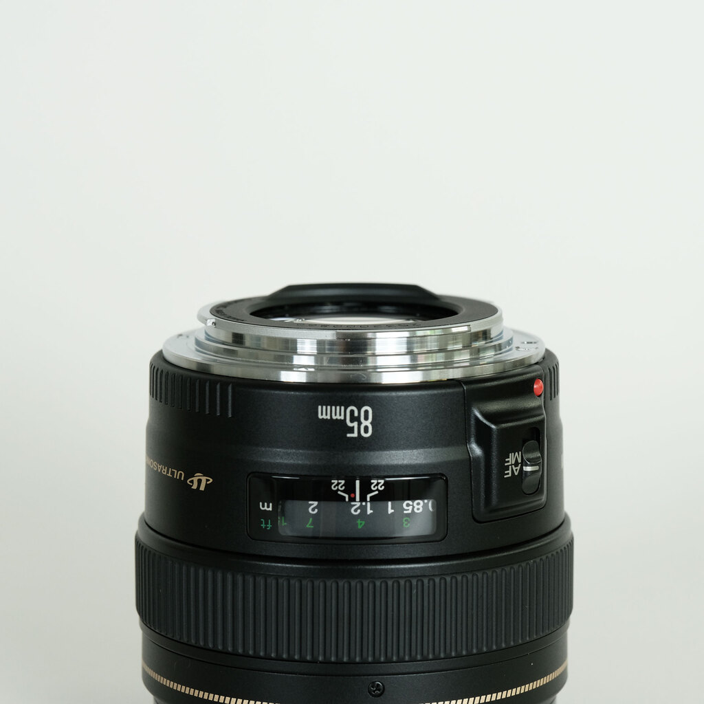 ジャンクです。canon 85mm f1.8 Canon EF85mm F1.8 USMの出品 | ONE SCENE（ワンシーン）
