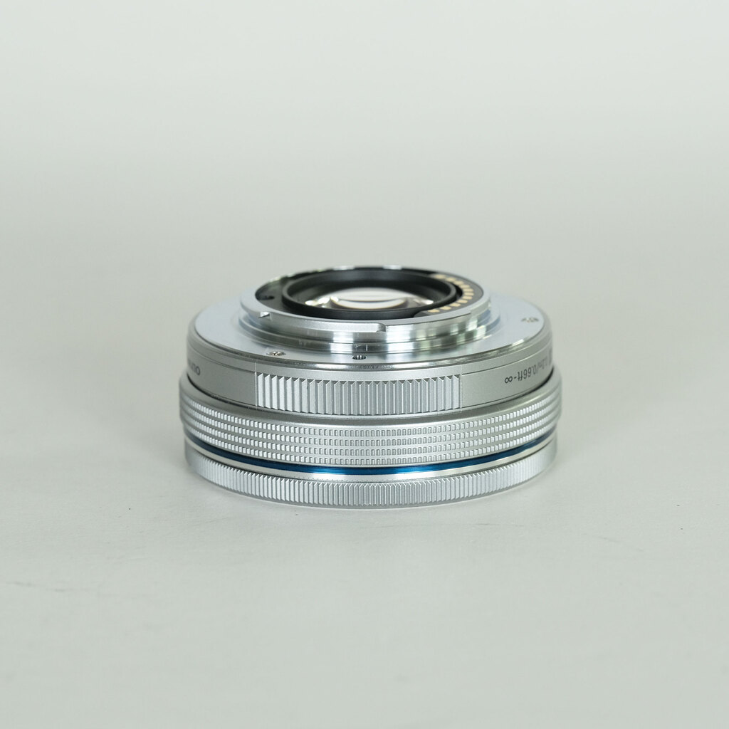 OLYMPUS M.ZUIKO DIGITAL ED 14-42mm F3.5-5.6 EZ シルバー OLYMPUS M.ZUIKO DIGITAL ED 14-42mm F3.5-5.6 EZ シルバー