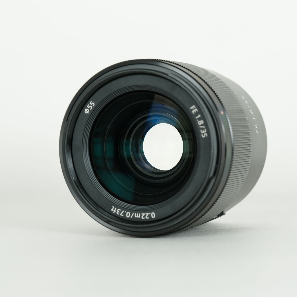 【美品】SONYFE35mm F1.8 SEL35F18F純正フード　キャップ 美品】SONY FE35mm F1.8 SEL35F18F純正フード キャップ - メルカリ