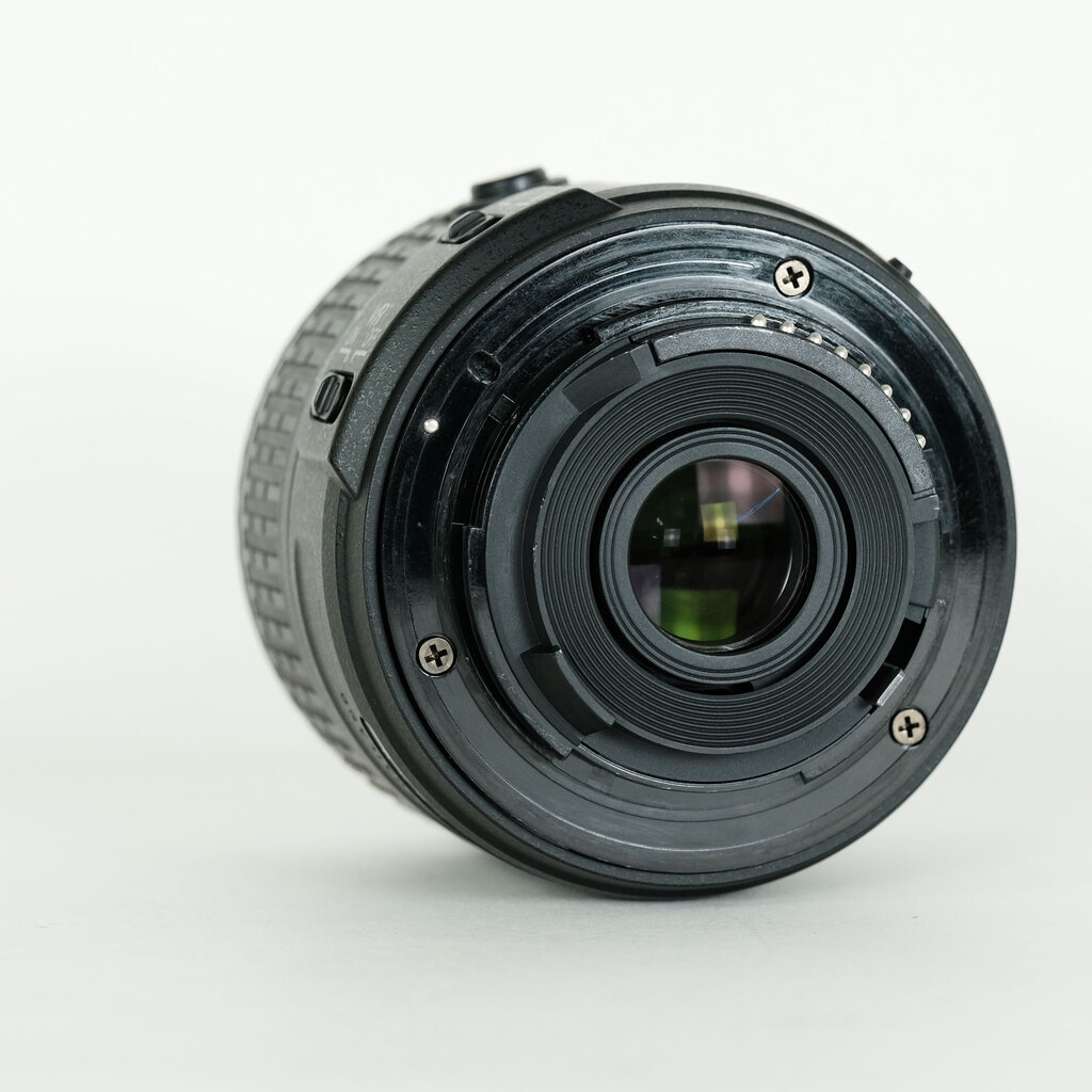 Nikon AF-S DX NIKKOR 18-55mm f3.5-5.6G VR II Nikon AF-S DX NIKKOR 18-55mm f3.5-5.6G VR II