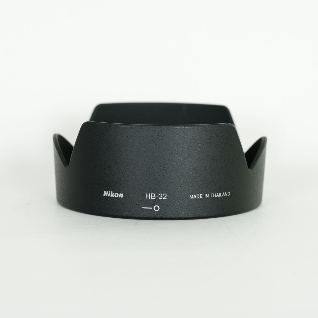 Nikon AF-S DX NIKKOR 18-105mm F3.5-5.6G ED VR Nikon AF-S DX NIKKOR 18-105mm F3.5-5.6G ED VR