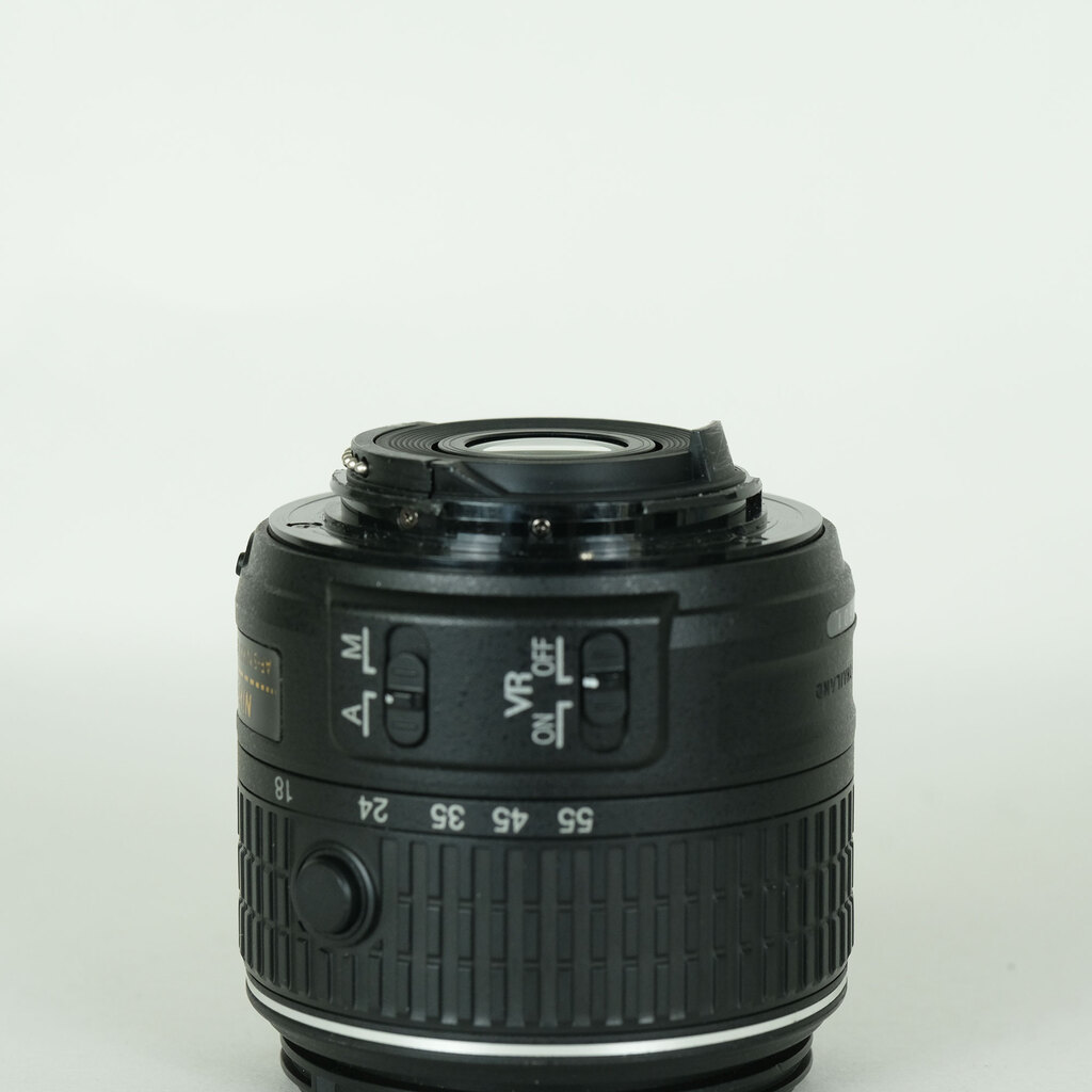Nikon AF-S DX NIKKOR 18-55mm f3.5-5.6G VR II Nikon AF-S DX NIKKOR 18-55mm f3.5-5.6G VR II
