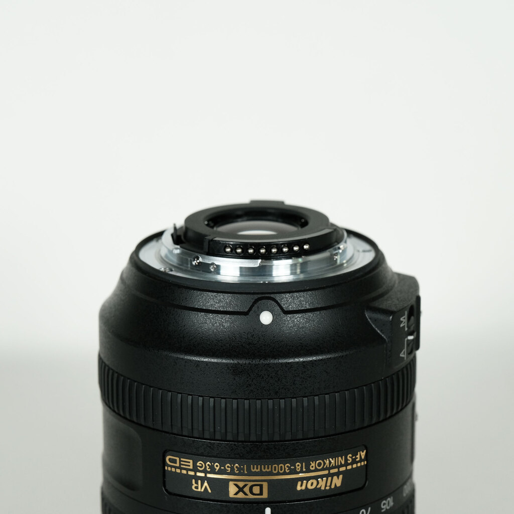 Nikon AF-S DX NIKKOR 18-300mm f/3.5-6.3G ED VR Nikon AF-S DX NIKKOR 18-300mm f/3.5-6.3G ED VR
