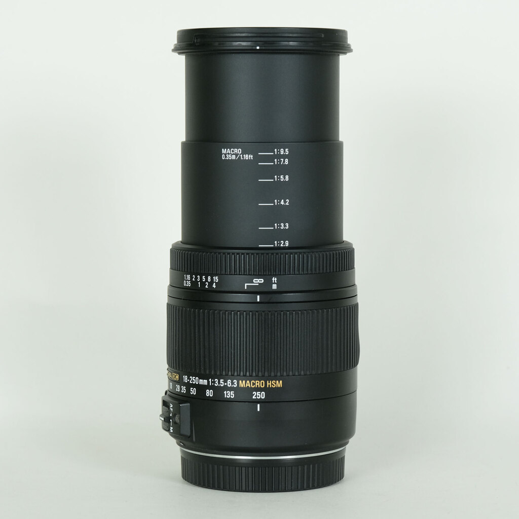 SIGMA 18-250mm F3.5-6.3 DC MACRO OS HSM (キヤノンEF用) SIGMA 18-250mm F3.5-6.3 DC MACRO OS HSM (キヤノンEF用)