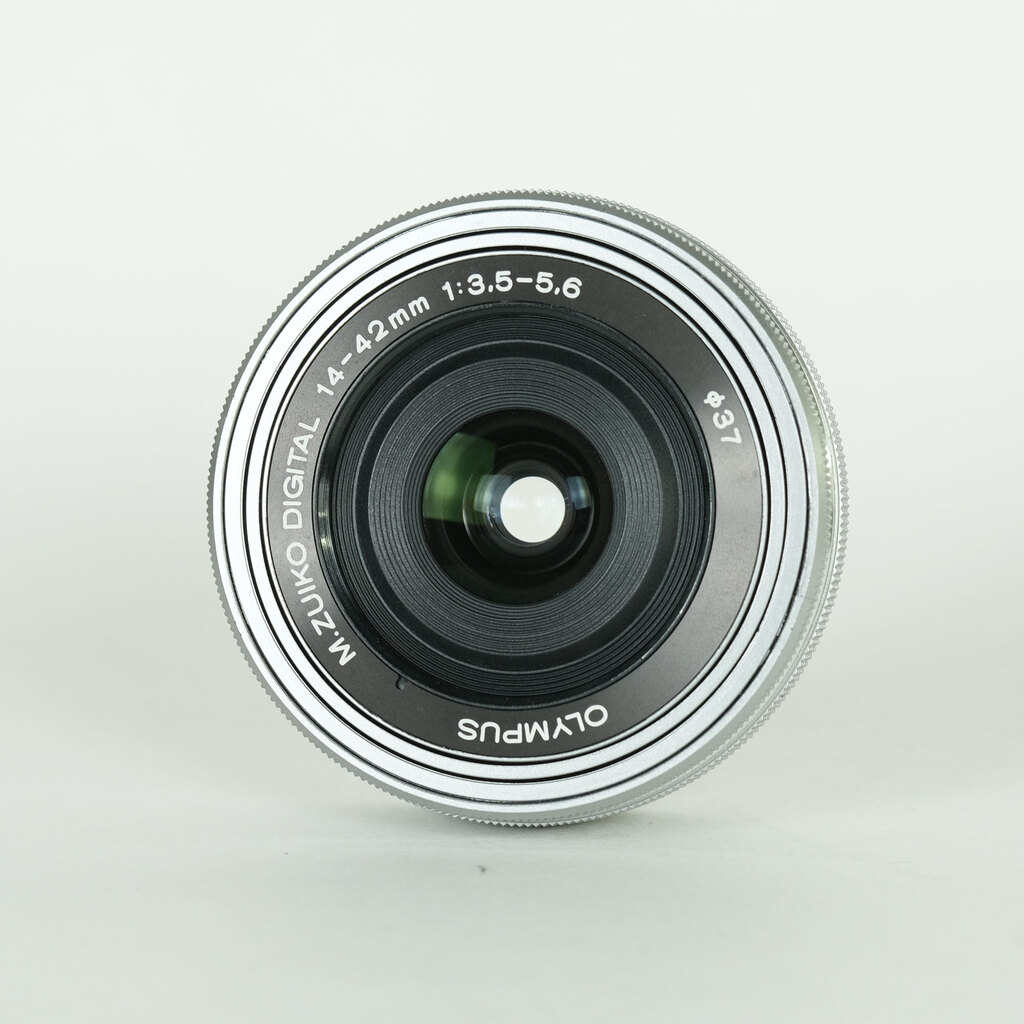 OLYMPUS M.ZUIKO DIGITAL ED 14-42mm F3.5-5.6 EZ シルバー OLYMPUS M.ZUIKO DIGITAL ED 14-42mm F3.5-5.6 EZ シルバー