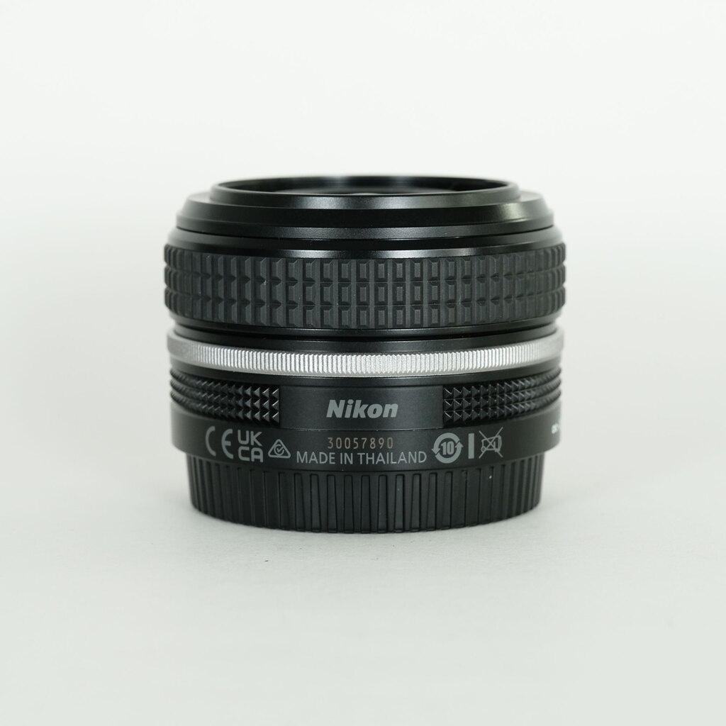 Nikon NIKKOR Z 40mm f/2 Nikon NIKKOR Z 40mm f/2