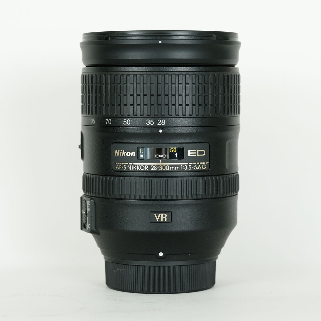 Nikon AF-S NIKKOR 28-300mm f/3.5-5.6G ED VR Nikon AF-S NIKKOR 28-300mm f/3.5-5.6G ED VR