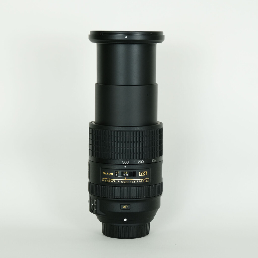 Nikon AF-S DX NIKKOR 18-300mm F3.5-5.6G ED VR Nikon AF-S DX NIKKOR 18-300mm F3.5-5.6G ED VR