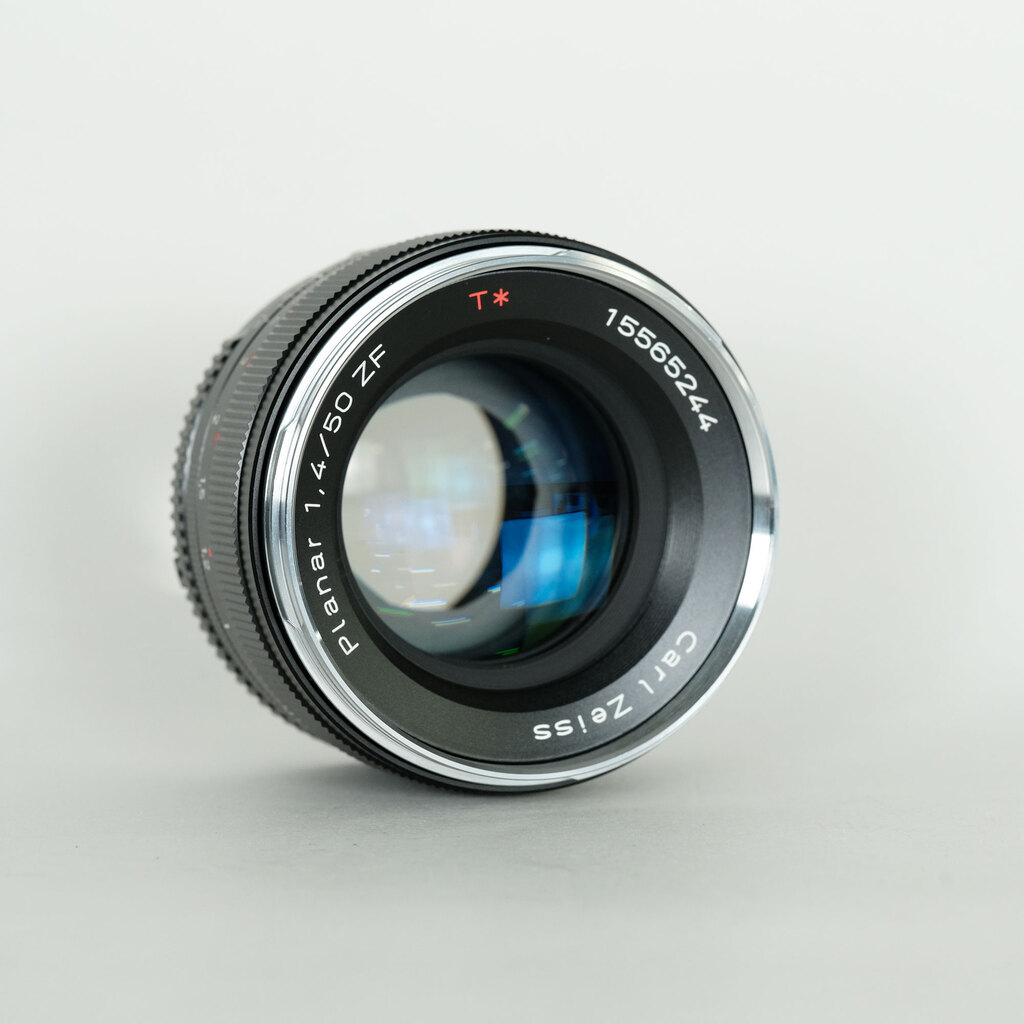 フィルムカメラ Carl Zeiss Planar T* 50mm F1.4 MMJ フィルムカメラと銘玉Carl Zeiss Planar T* 50㎜ F/1.4 を手に