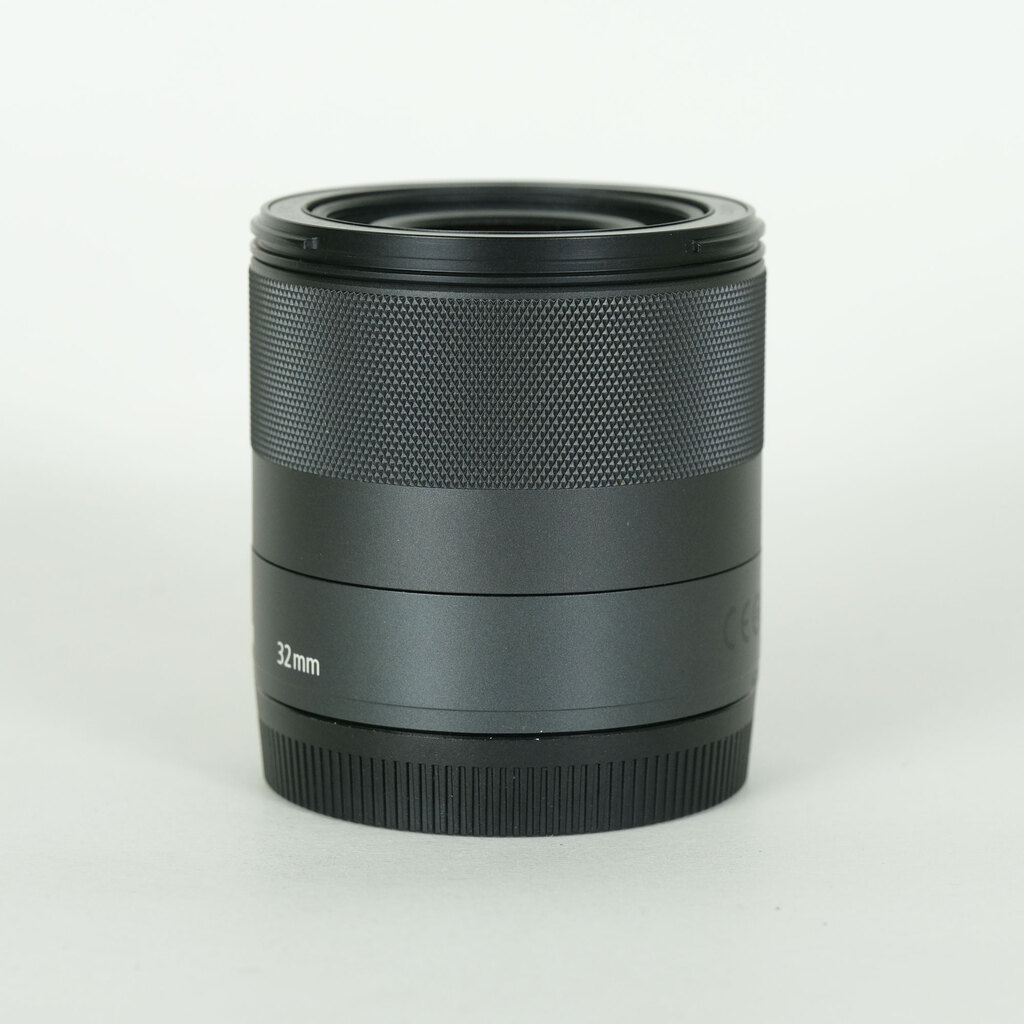 Canon EF-M32mm F1.4 STM Canon EF-M32mm F1.4 STM