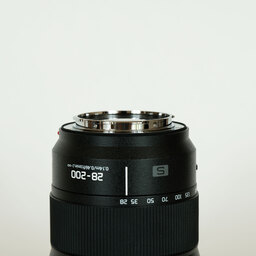 Panasonic LUMIX S 28-200mm F4-7.1 MACRO O.I.S. Panasonic LUMIX S 28-200mm F4-7.1 MACRO O.I.S.