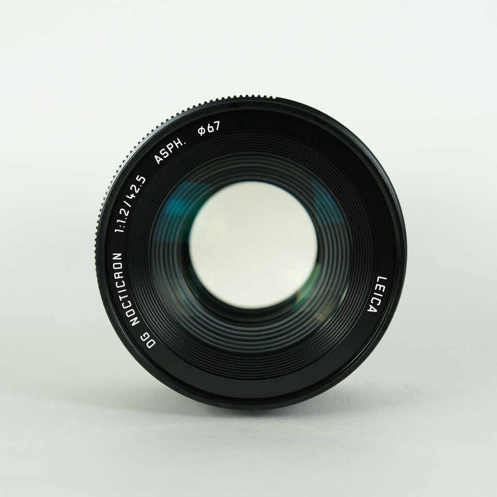 Panasonic LEICA DG NOCTICRON 42.5mm / F1.2 ASPH. / POWER O.I.S.