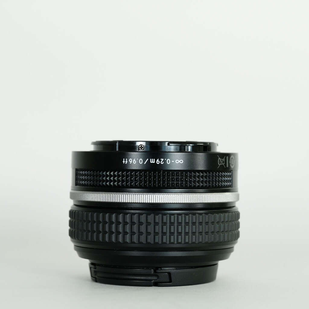 Nikon NIKKOR Z 40mm f/2 Nikon NIKKOR Z 40mm f/2