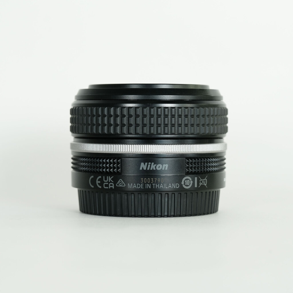 Nikon NIKKOR Z 40mm f/2 Nikon NIKKOR Z 40mm f/2