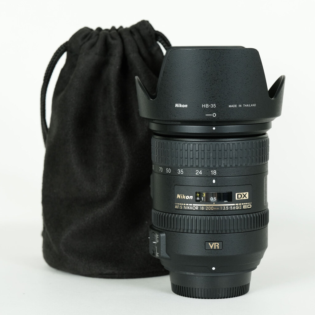 Nikon AF-S DX NIKKOR 18-200mm F3.5-5.6G ED VR II Nikon AF-S DX NIKKOR 18-200mm F3.5-5.6G ED VR II
