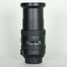 Nikon AF-S DX NIKKOR 18-200mm F3.5-5.6G ED VR II Nikon AF-S DX NIKKOR 18-200mm F3.5-5.6G ED VR II