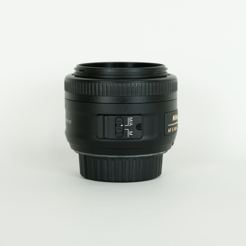 Nikon AF-S DX NIKKOR 35mm f/1.8G Nikon AF-S DX NIKKOR 35mm f/1.8G