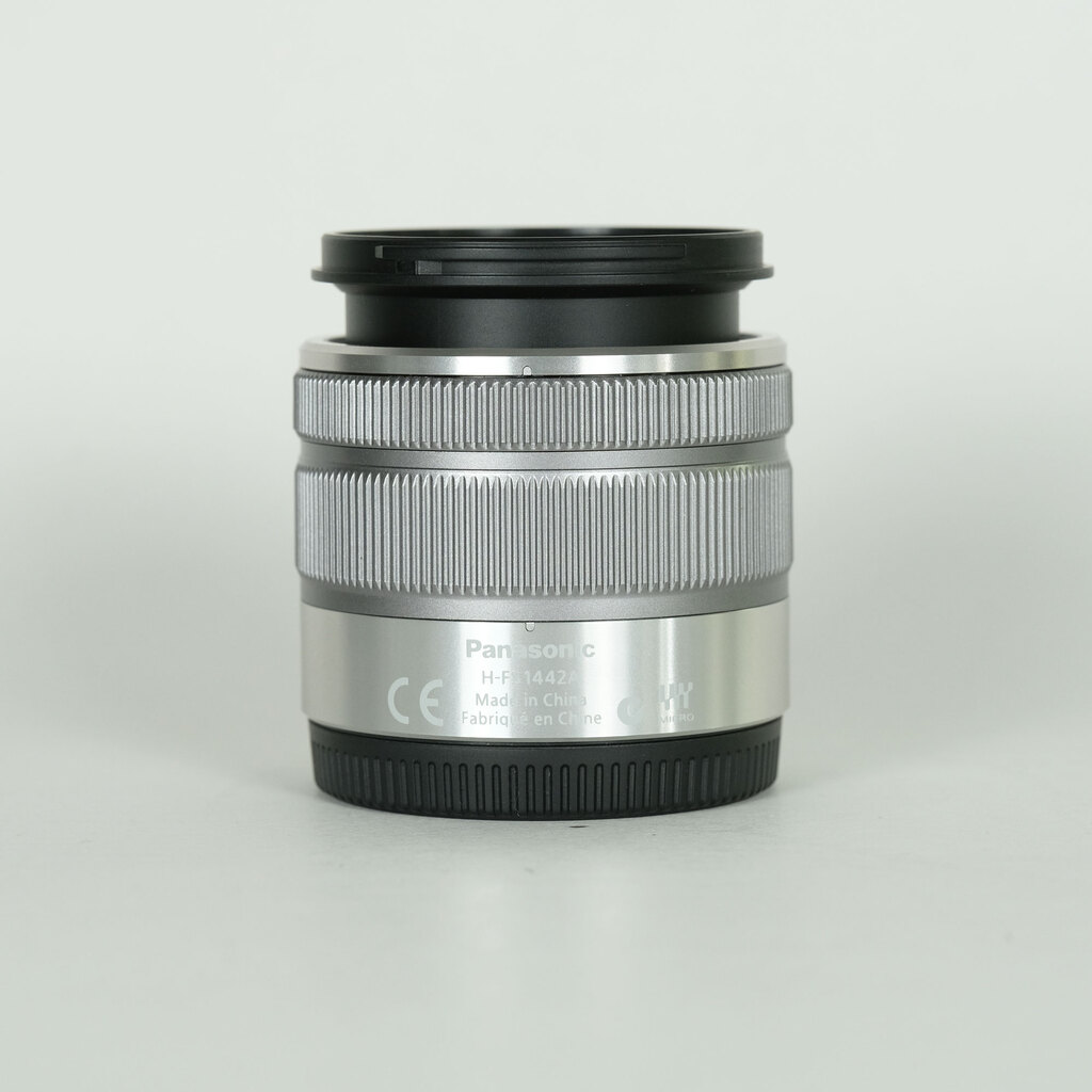 Panasonic LUMIX G VARIO 14-42mm F3.5-5.6 ASPH./MEGA O.I.S. Panasonic LUMIX G VARIO 14-42mm F3.5-5.6 ASPH./MEGA O.I.S.