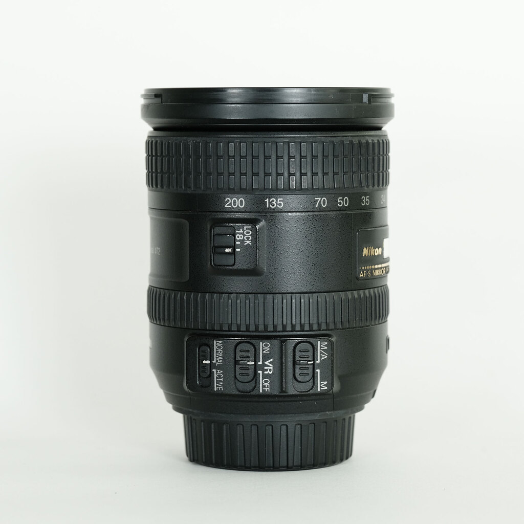 Nikon AF-S DX NIKKOR 18-200mm F3.5-5.6G ED VR II Nikon AF-S DX NIKKOR 18-200mm F3.5-5.6G ED VR II