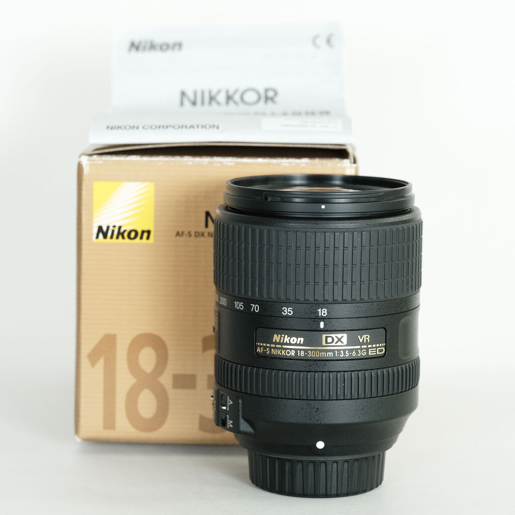 Nikon AF-S DX NIKKOR 18-300mm f/3.5-6.3G ED VR Nikon AF-S DX NIKKOR 18-300mm f/3.5-6.3G ED VR