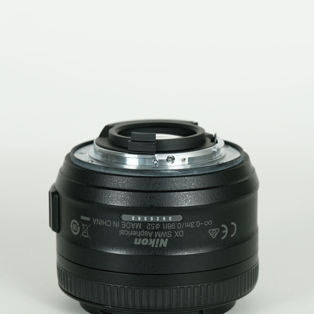 Nikon AF-S DX NIKKOR 35mm f/1.8G Nikon AF-S DX NIKKOR 35mm f/1.8G