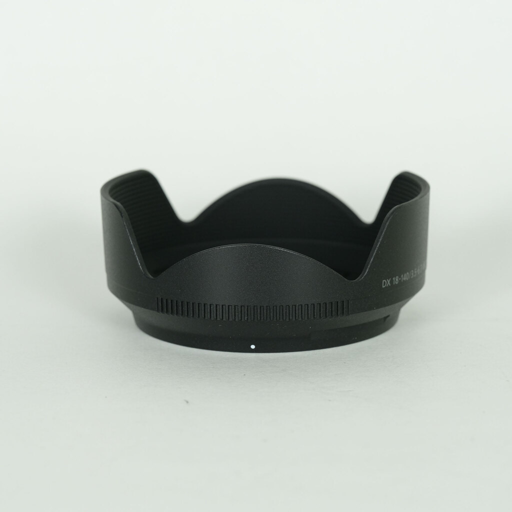 Nikon NIKKOR Z DX 18-140mm f/3.5-6.3 VR Nikon NIKKOR Z DX 18-140mm f/3.5-6.3 VR