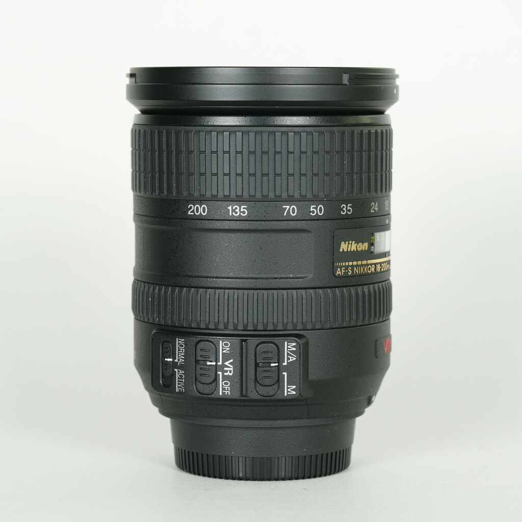Nikon AF-S DX VR Zoom-Nikkor 18-200mm F3.5-5.6G IF-ED Nikon AF-S DX VR Zoom-Nikkor 18-200mm F3.5-5.6G IF-ED
