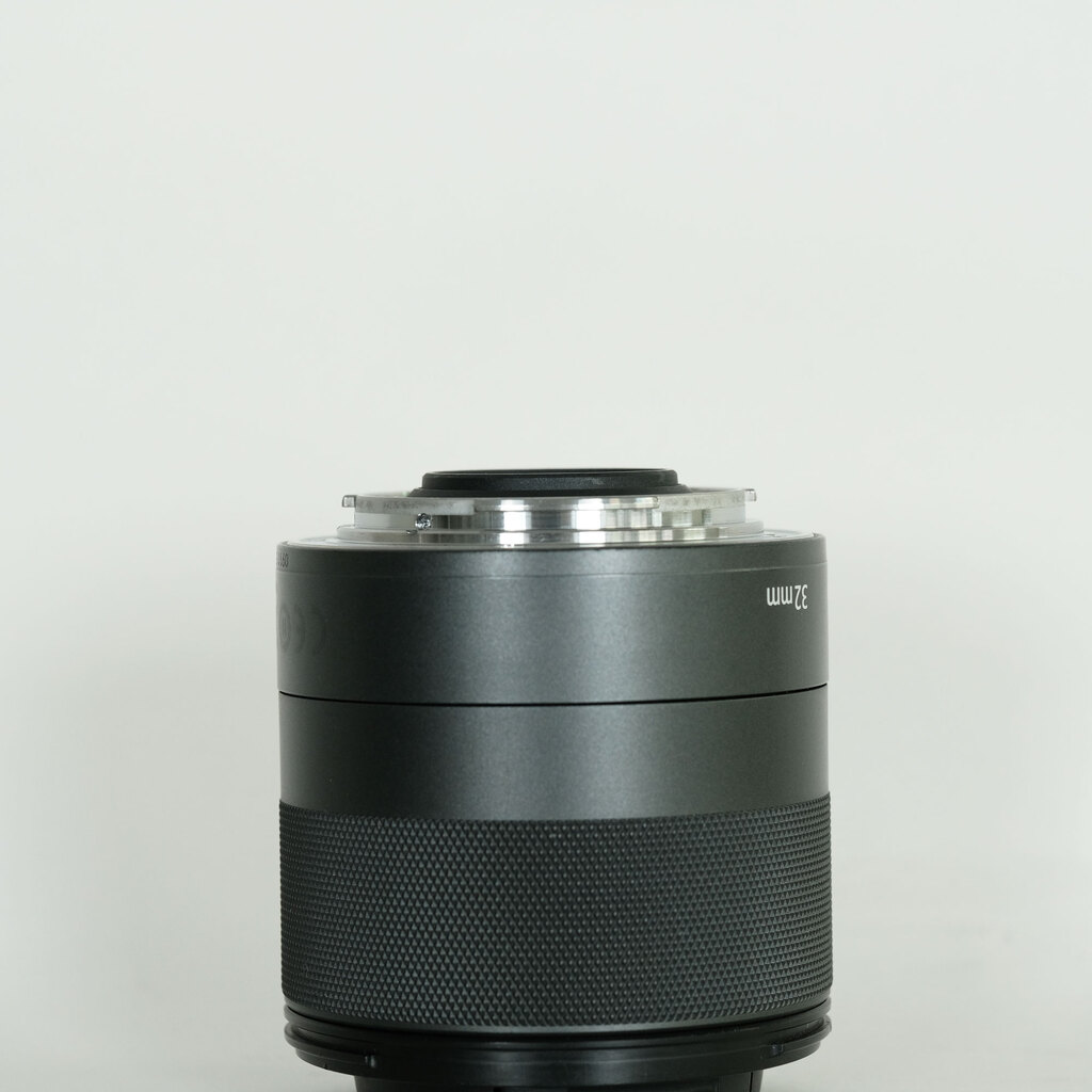 Canon EF-M32mm F1.4 STM Canon EF-M32mm F1.4 STM
