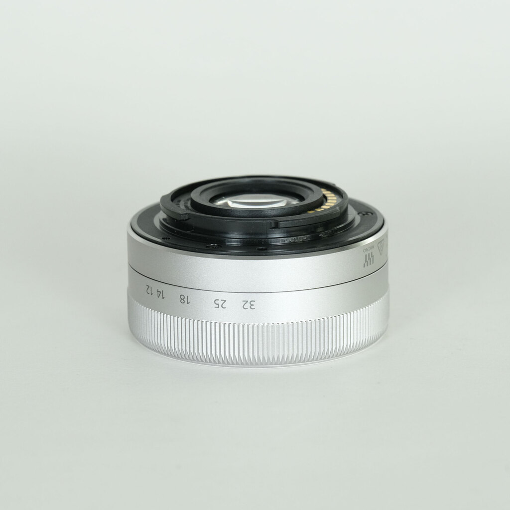 Panasonic LUMIX G VARIO 12-32mm / F3.5-5.6 ASPH. / MEGA O.I.S.