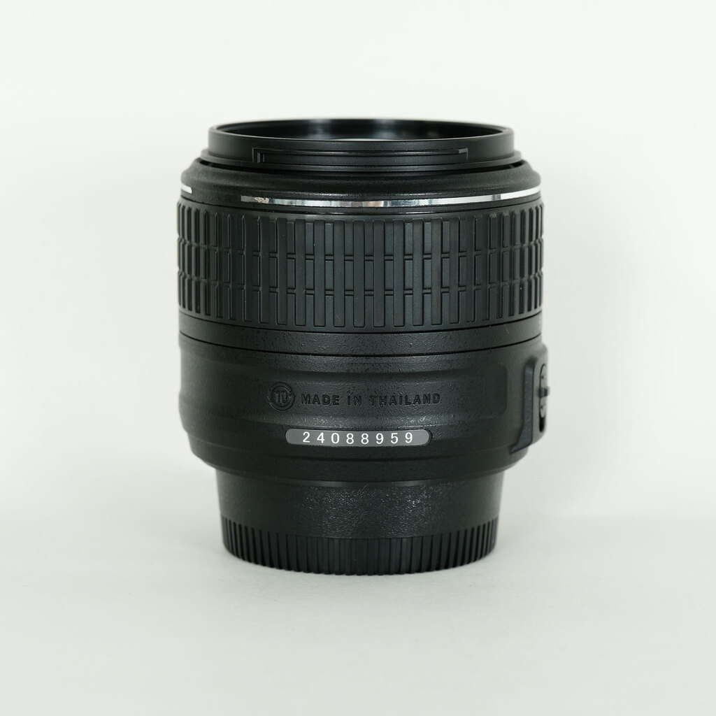 Nikon AF-S DX NIKKOR 18-55mm f3.5-5.6G VR II Nikon AF-S DX NIKKOR 18-55mm f3.5-5.6G VR II