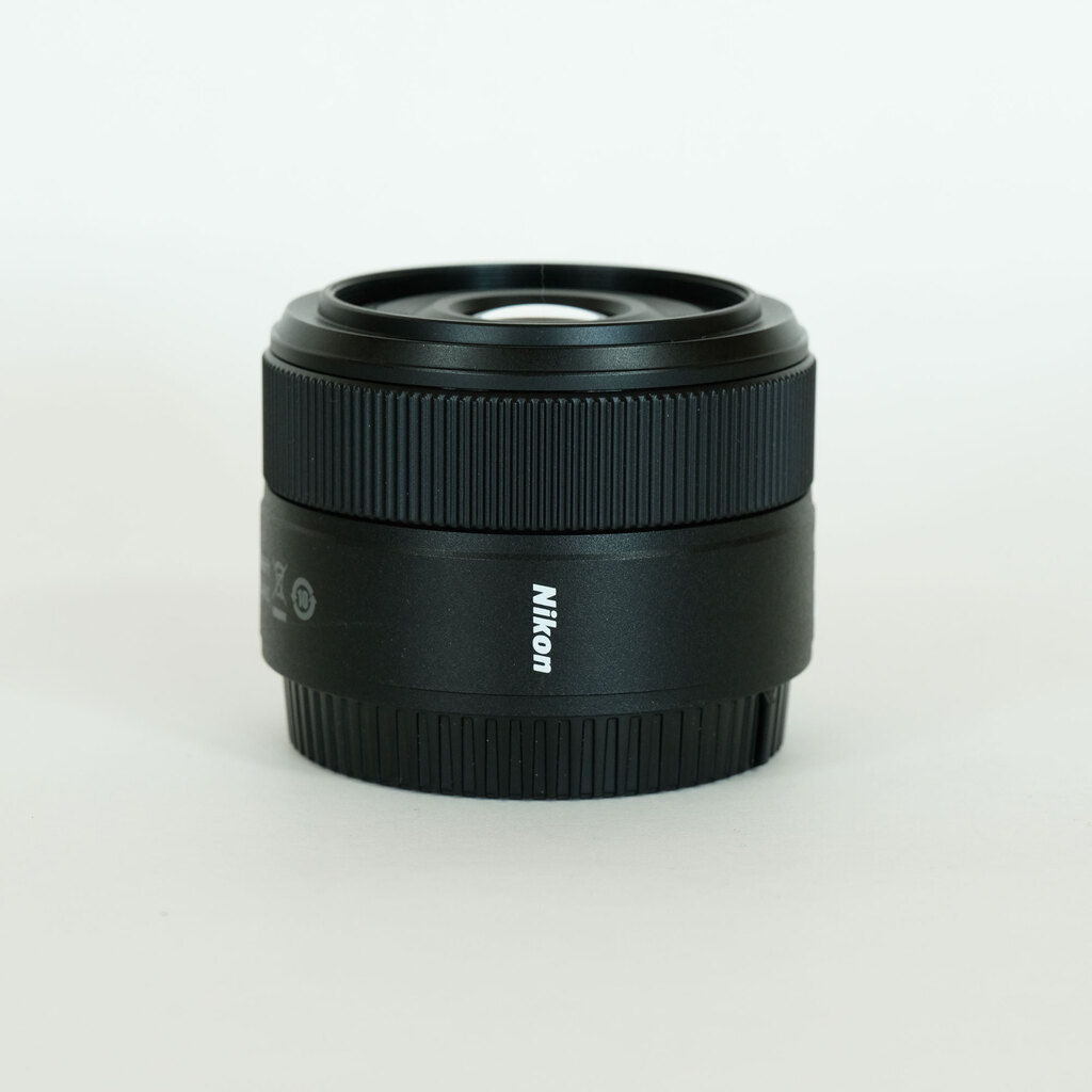 Nikon NIKKOR Z 40mm f/2 Nikon NIKKOR Z 40mm f/2