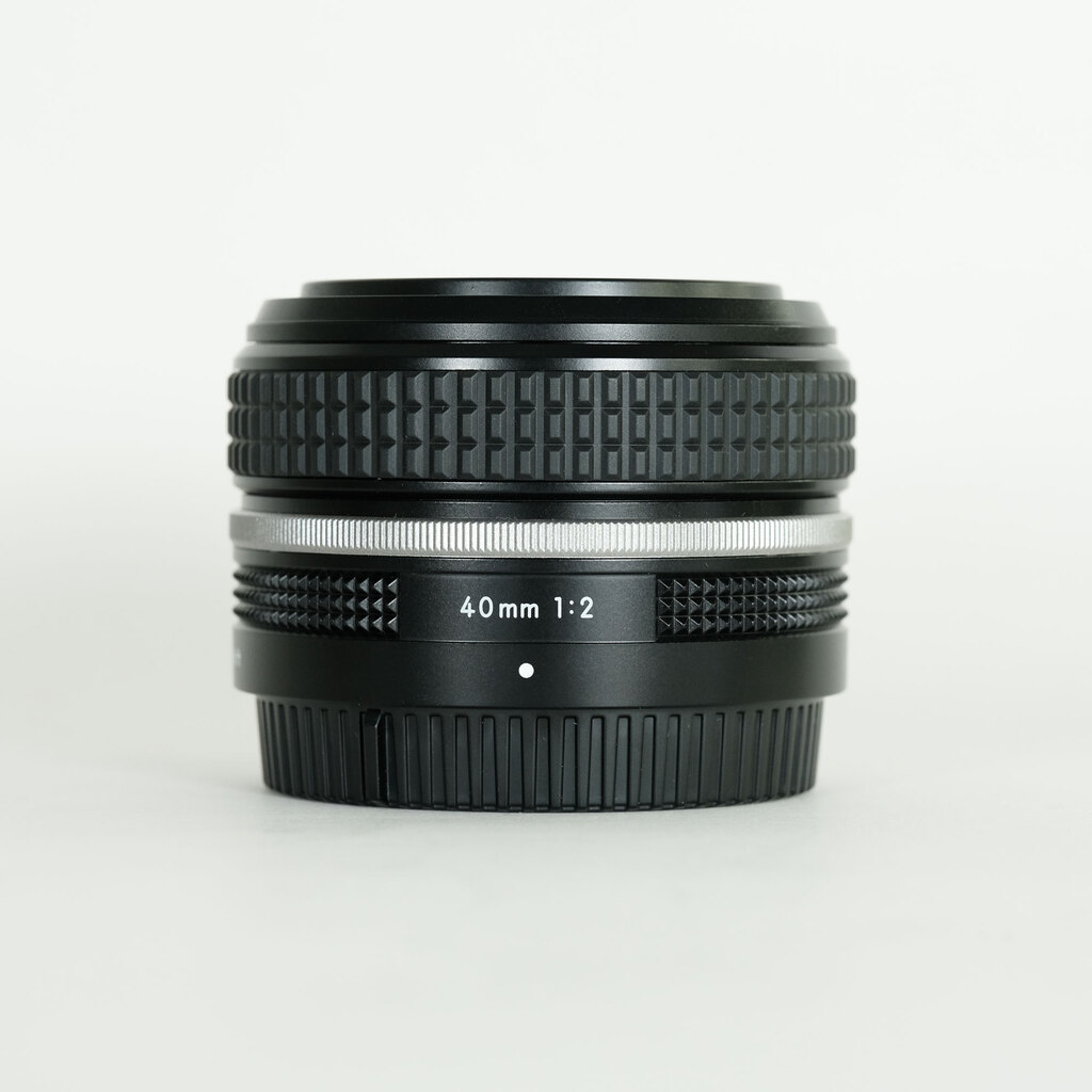 Nikon NIKKOR Z 40mm f/2 Nikon NIKKOR Z 40mm f/2