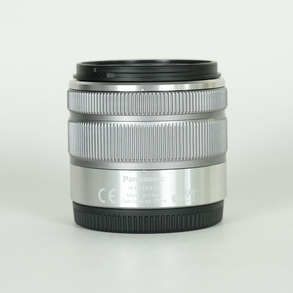 Panasonic LUMIX G VARIO 14-42mm F3.5-5.6 ASPH./MEGA O.I.S. Panasonic LUMIX G VARIO 14-42mm F3.5-5.6 ASPH./MEGA O.I.S.