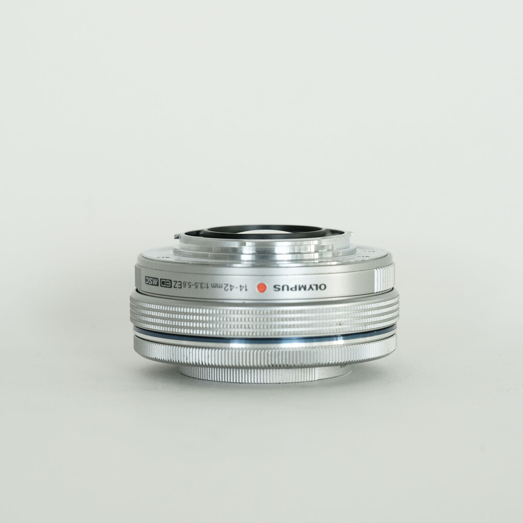 OLYMPUS M.ZUIKO DIGITAL ED 14-42mm F3.5-5.6 EZ シルバーの