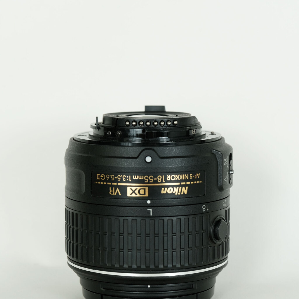 Nikon AF-S DX NIKKOR 18-55mm f3.5-5.6G VR II Nikon AF-S DX NIKKOR 18-55mm f3.5-5.6G VR II