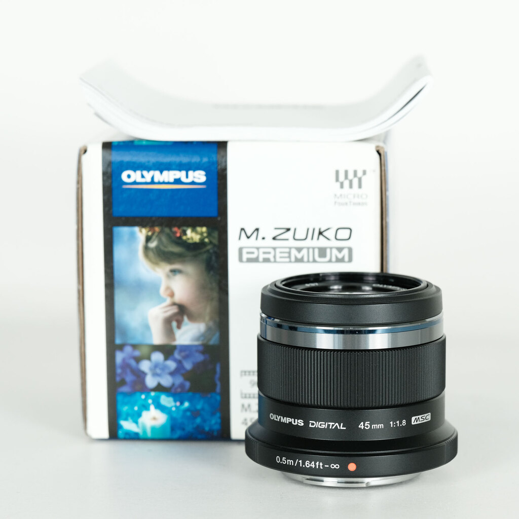 オリンパス　M ZUIKO premium 45mm f1.8 新品未使用 オリンパス M.ZUIKO DIGITAL 45mm F1.8 を買った！