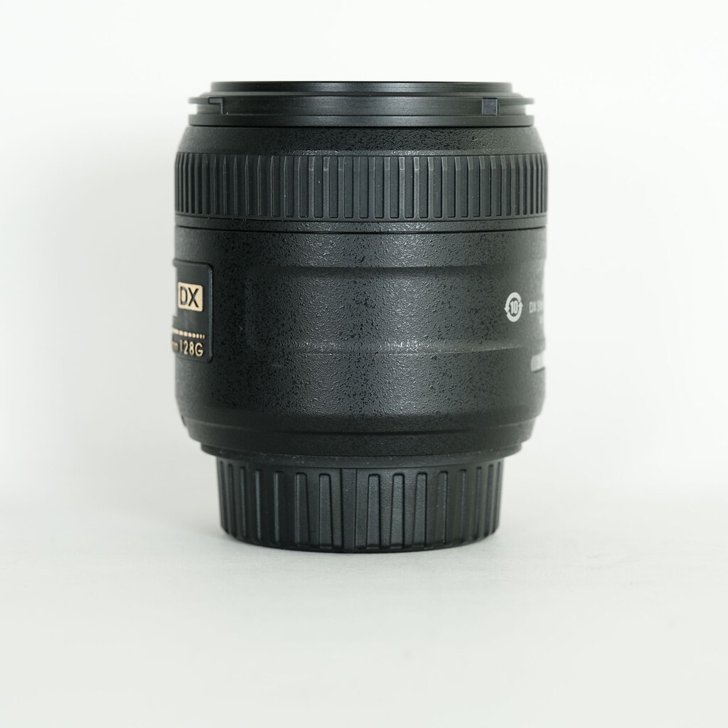 Nikon AF-S DX Micro NIKKOR 40mm f/2.8G Nikon AF-S DX Micro NIKKOR 40mm f/2.8G