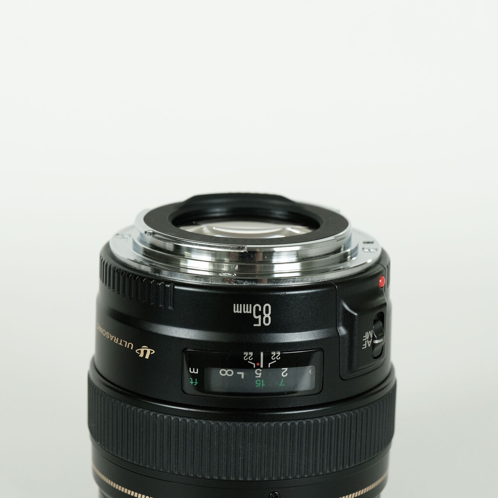 Canon EF 85mm F1.8 USM 傷あり　値下げ Canon EF 85mm F1.8 USM 傷あり 値下げ