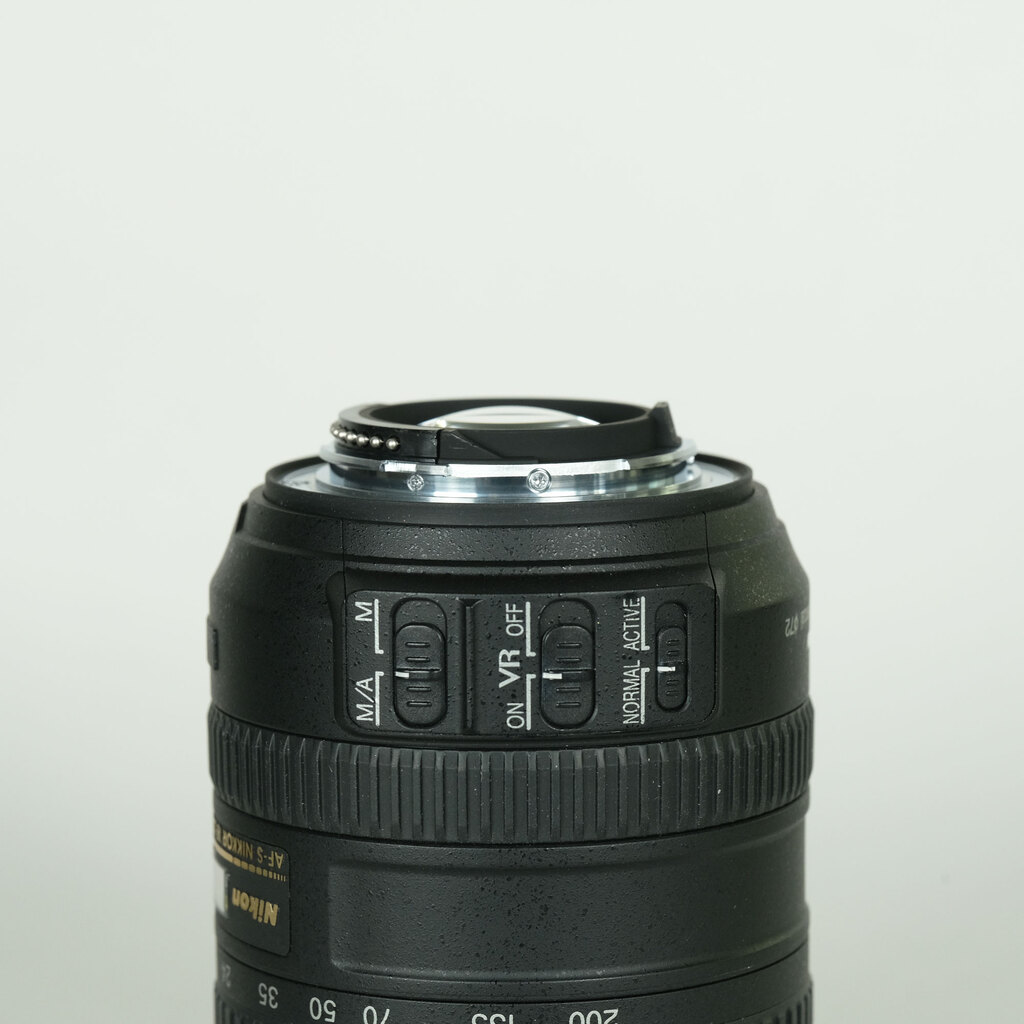 Nikon AF-S DX VR Zoom-Nikkor 18-200mm F3.5-5.6G IF-ED Nikon AF-S DX VR Zoom-Nikkor 18-200mm F3.5-5.6G IF-ED