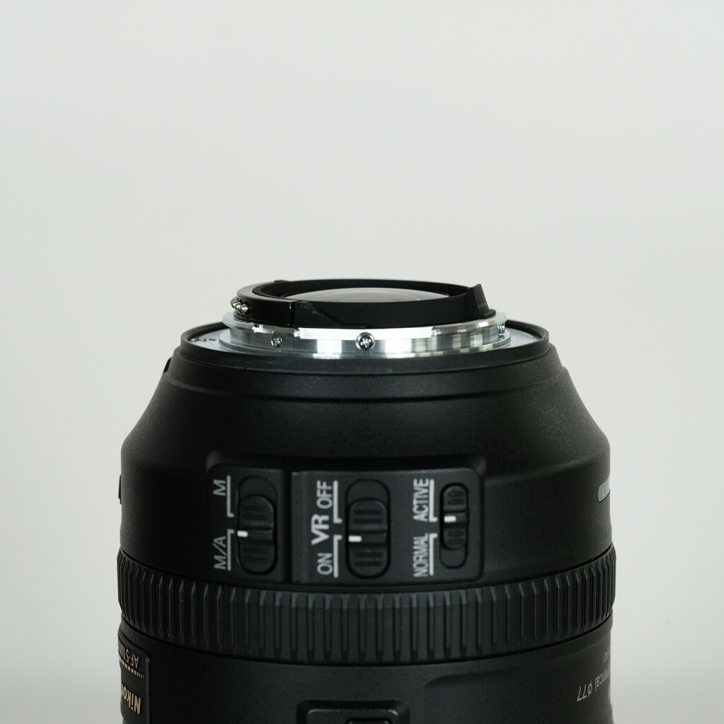 Nikon AF-S NIKKOR 28-300mm f/3.5-5.6G ED VR Nikon AF-S NIKKOR 28-300mm f/3.5-5.6G ED VR