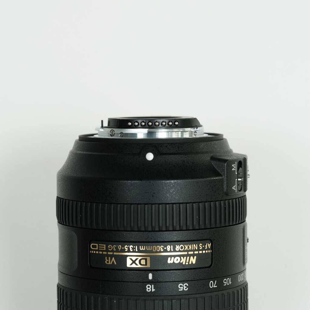 Nikon AF-S DX NIKKOR 18-300mm f/3.5-6.3G ED VR Nikon AF-S DX NIKKOR 18-300mm f/3.5-6.3G ED VR