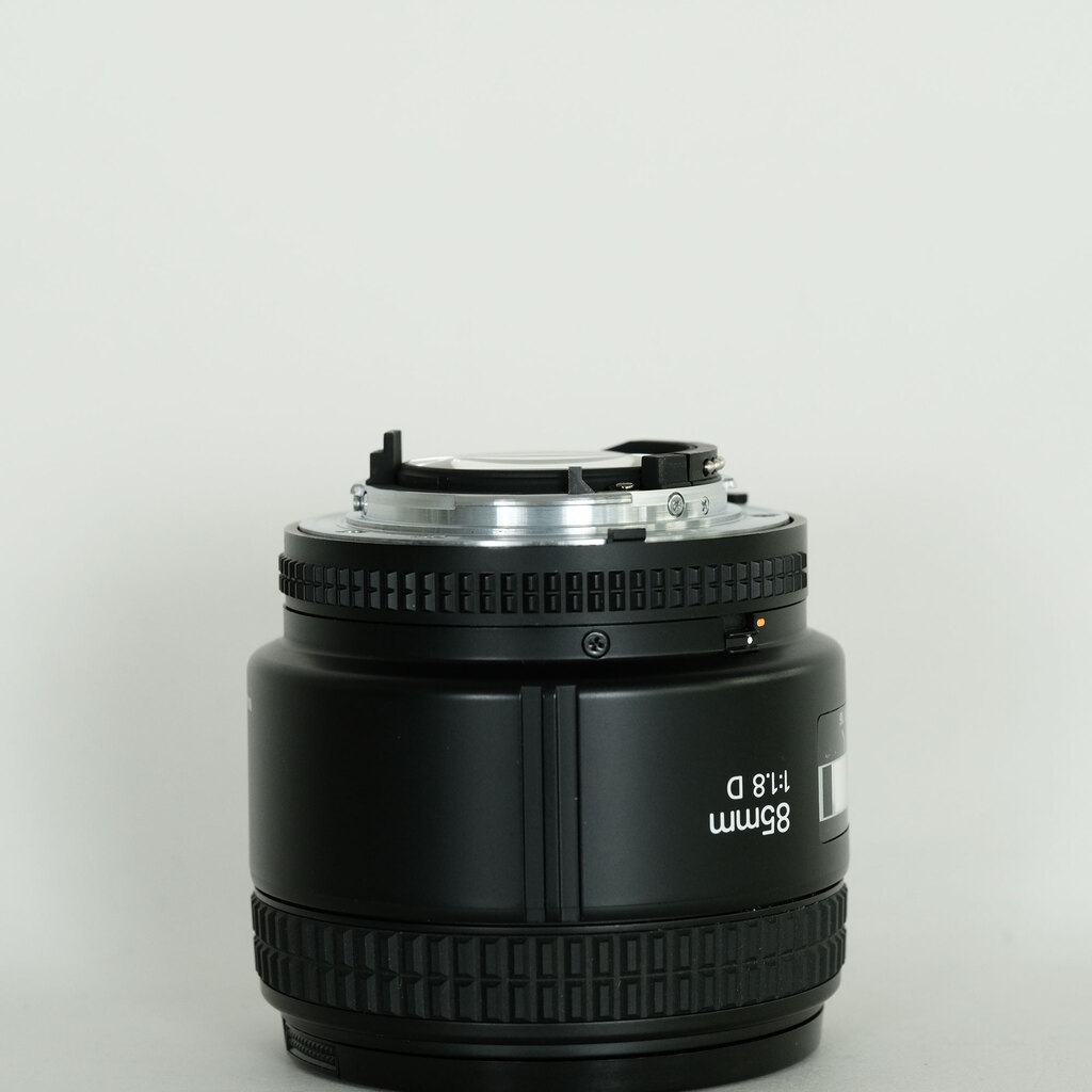 Nikon Ai AF Nikkor 85mm f/1.8D Nikon Ai AF Nikkor 85mm f/1.8D