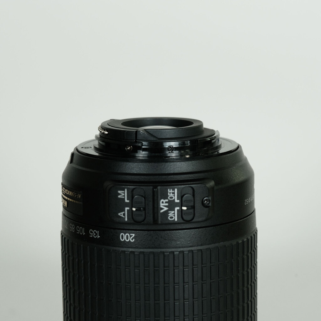 Nikon AF-S DX VR Zoom-Nikkor 55-200mm F4-5.6G IF-ED Nikon AF-S DX VR Zoom-Nikkor 55-200mm F4-5.6G IF-ED